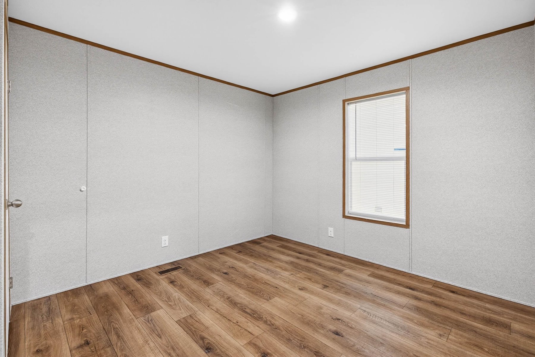 043-prime-prime-grand043-bedroom-1