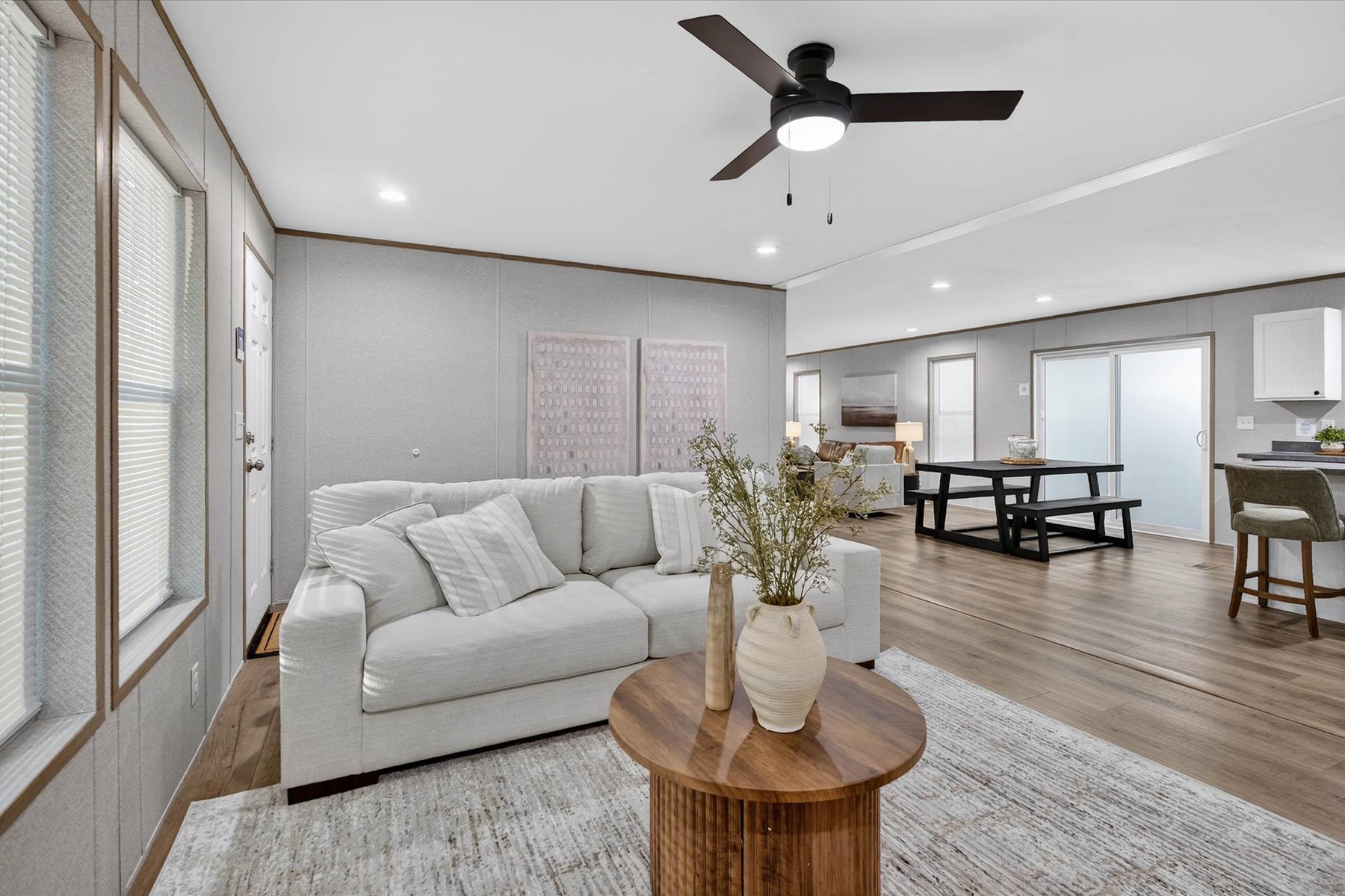 043-prime-prime-grand043-living-room-2