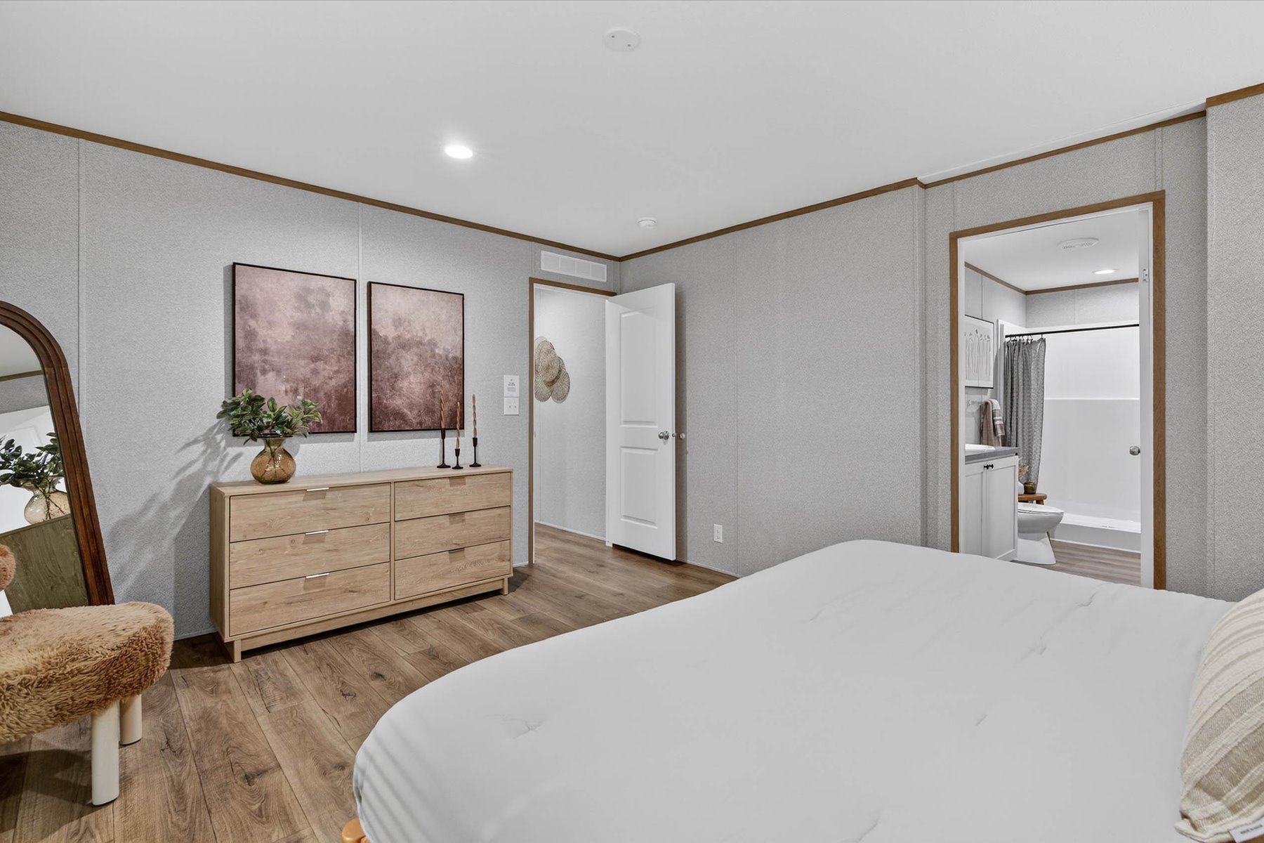 043-prime-prime-grand043-primary-bedroom-2