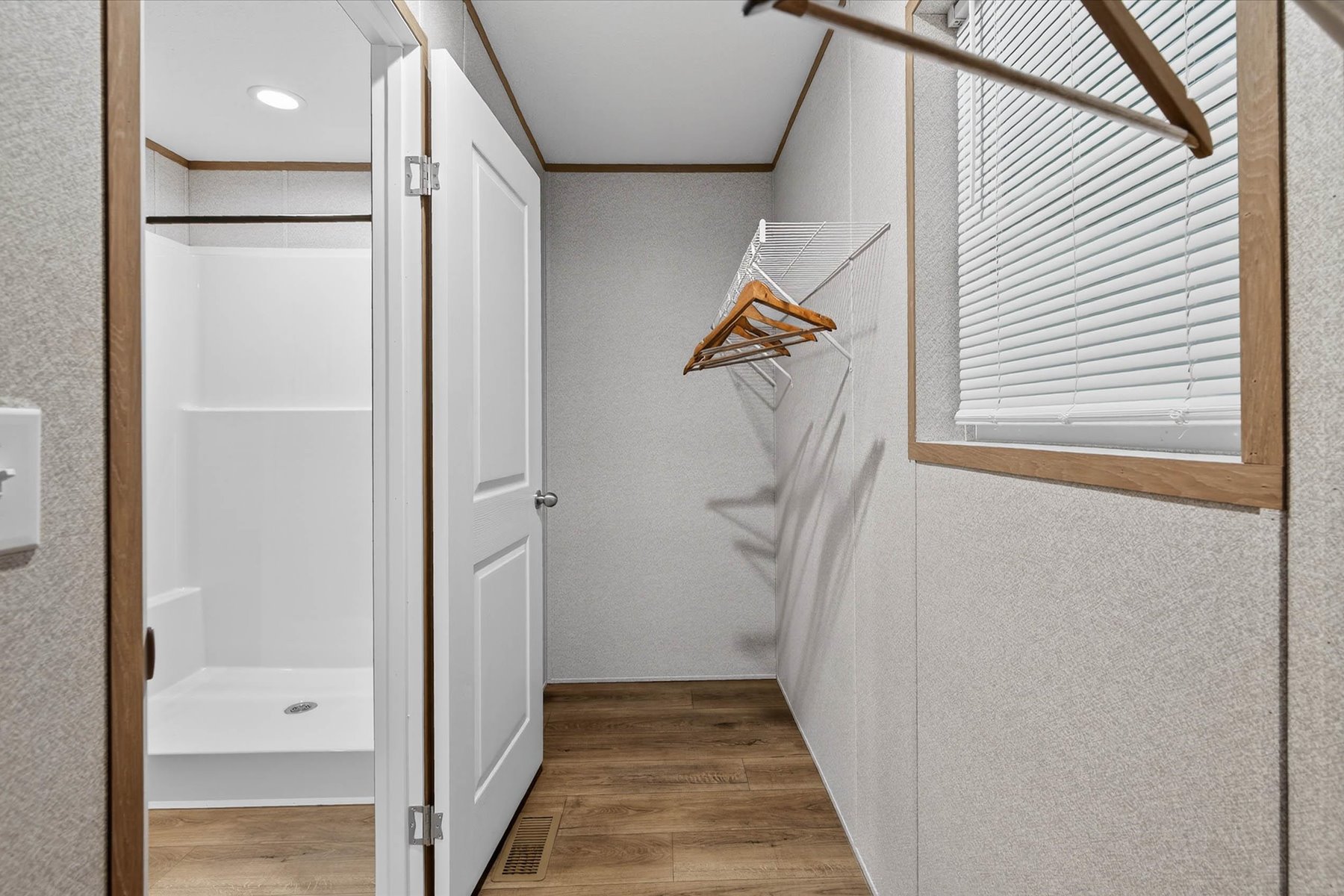 043-prime-prime-grand043-primary-closet