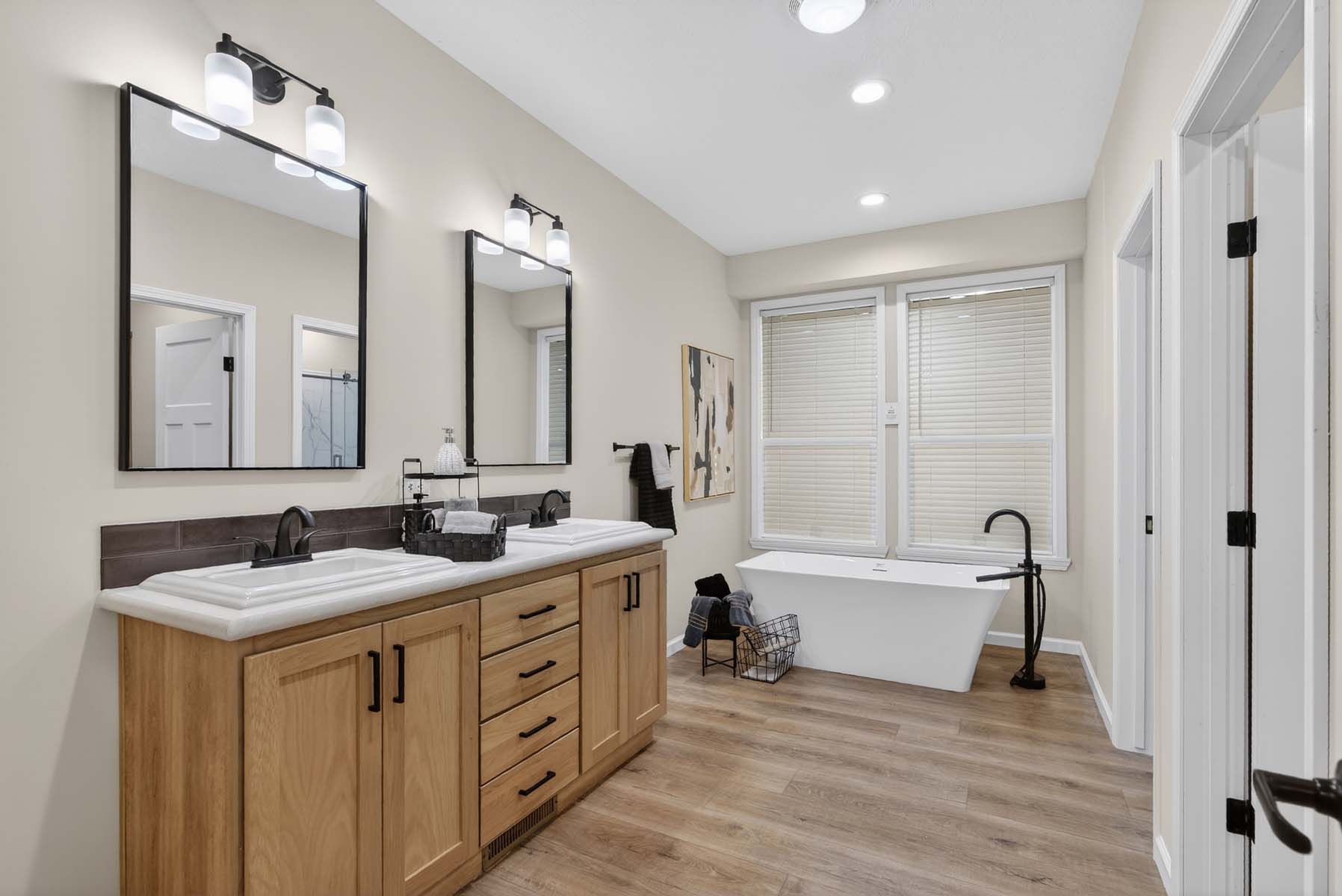 112-genesis-emerald-sky-primary-bath-1