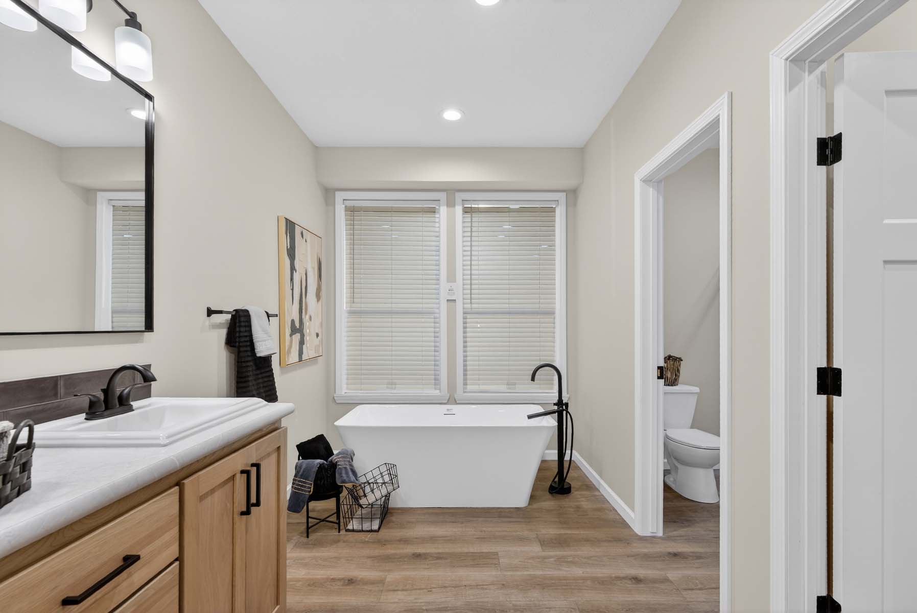 112-genesis-emerald-sky-primary-bath-2