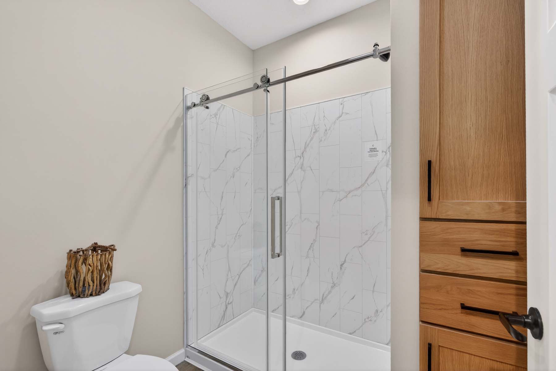 112-genesis-emerald-sky-primary-bath-4