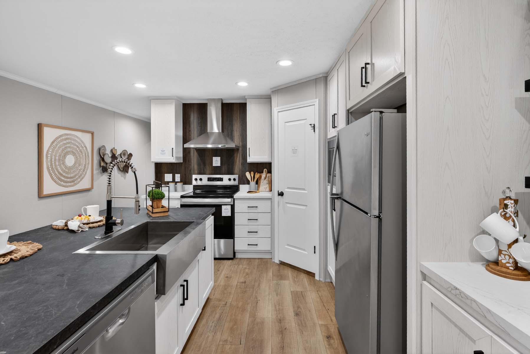 112-paramount-1676h32107-westbrook-kitchen-4