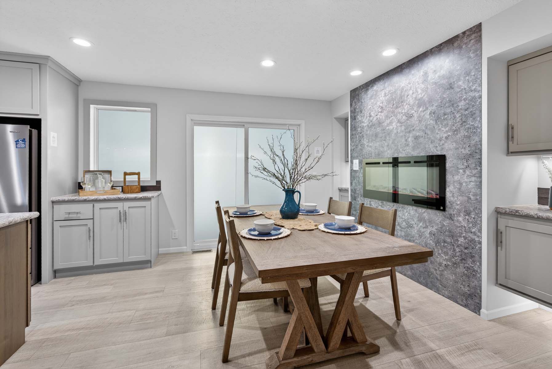 112-paramount-3260h32394-odyssey-dining-area-1