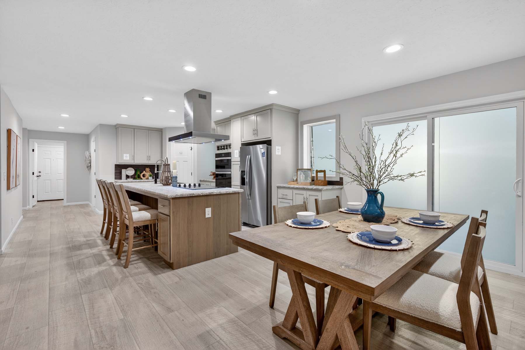 112-paramount-3260h32394-odyssey-dining-area-2