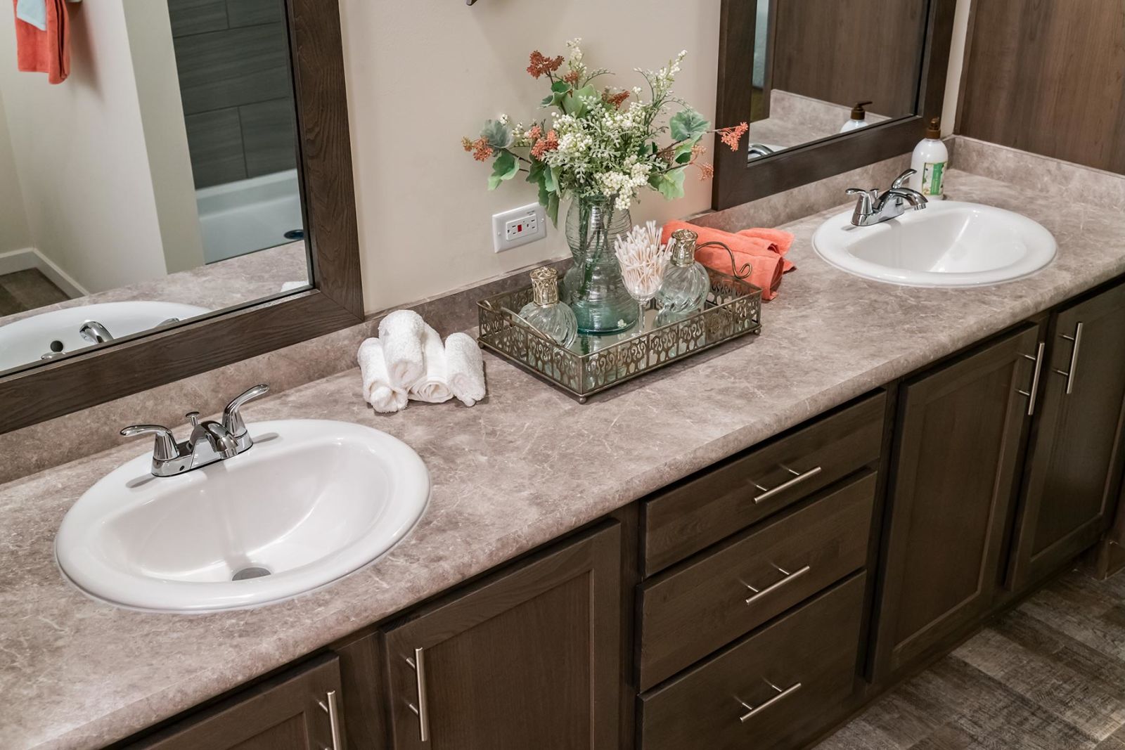 China Lav Dual Lever Faucet