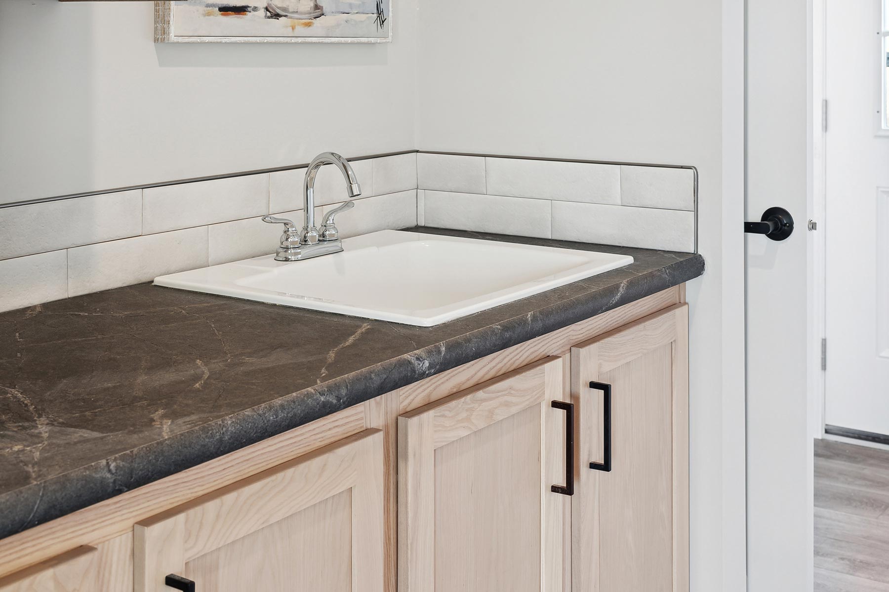 Terrena Countertop – Blanco Backsplash